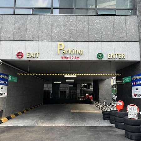 Urbanstay Jeju Airport Екстер'єр фото