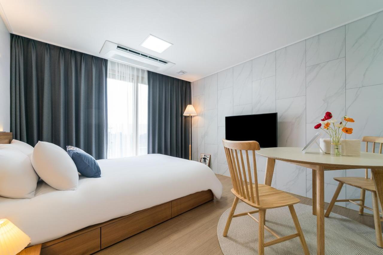 Urbanstay Jeju Airport Екстер'єр фото