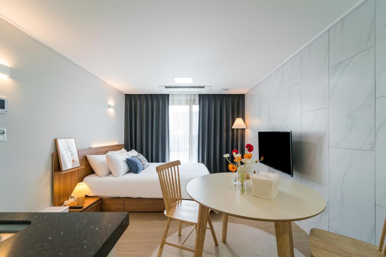 Urbanstay Jeju Airport Екстер'єр фото