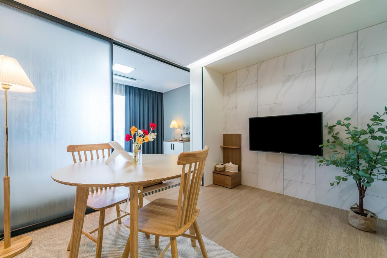 Urbanstay Jeju Airport Екстер'єр фото