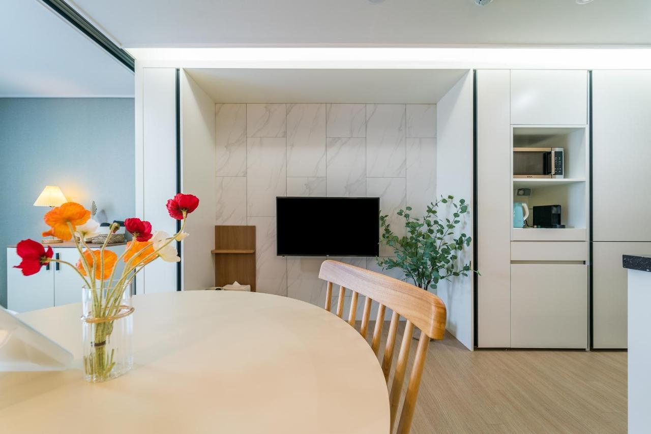 Urbanstay Jeju Airport Екстер'єр фото