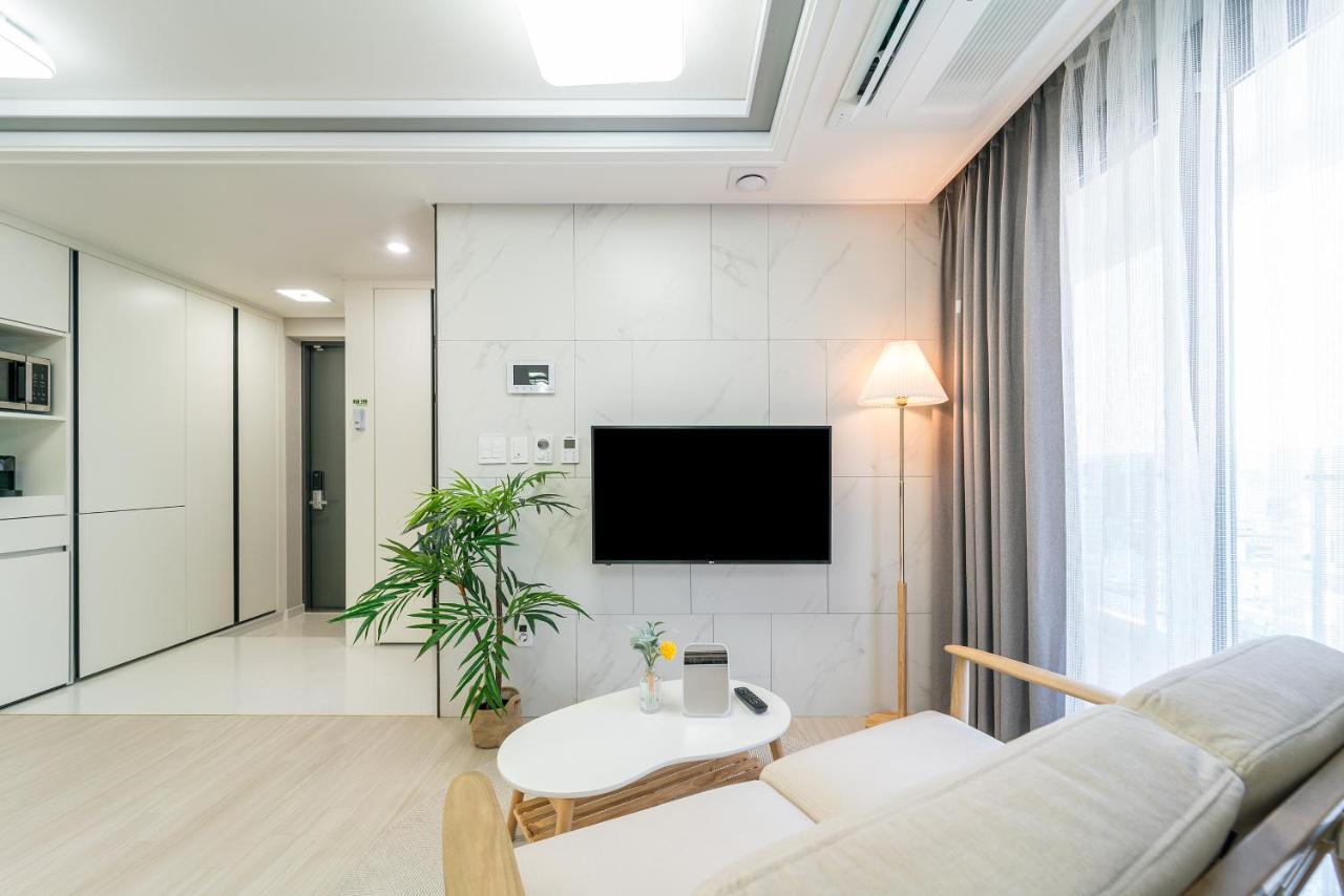 Urbanstay Jeju Airport Екстер'єр фото