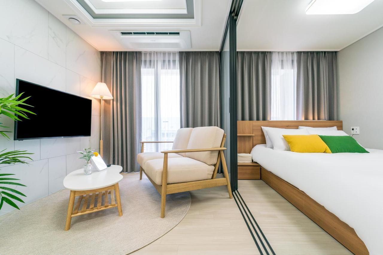 Urbanstay Jeju Airport Екстер'єр фото