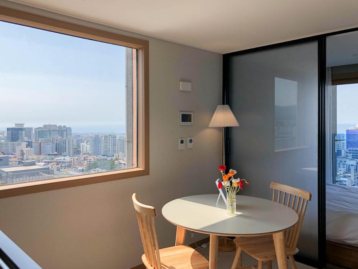 Urbanstay Jeju Airport Екстер'єр фото