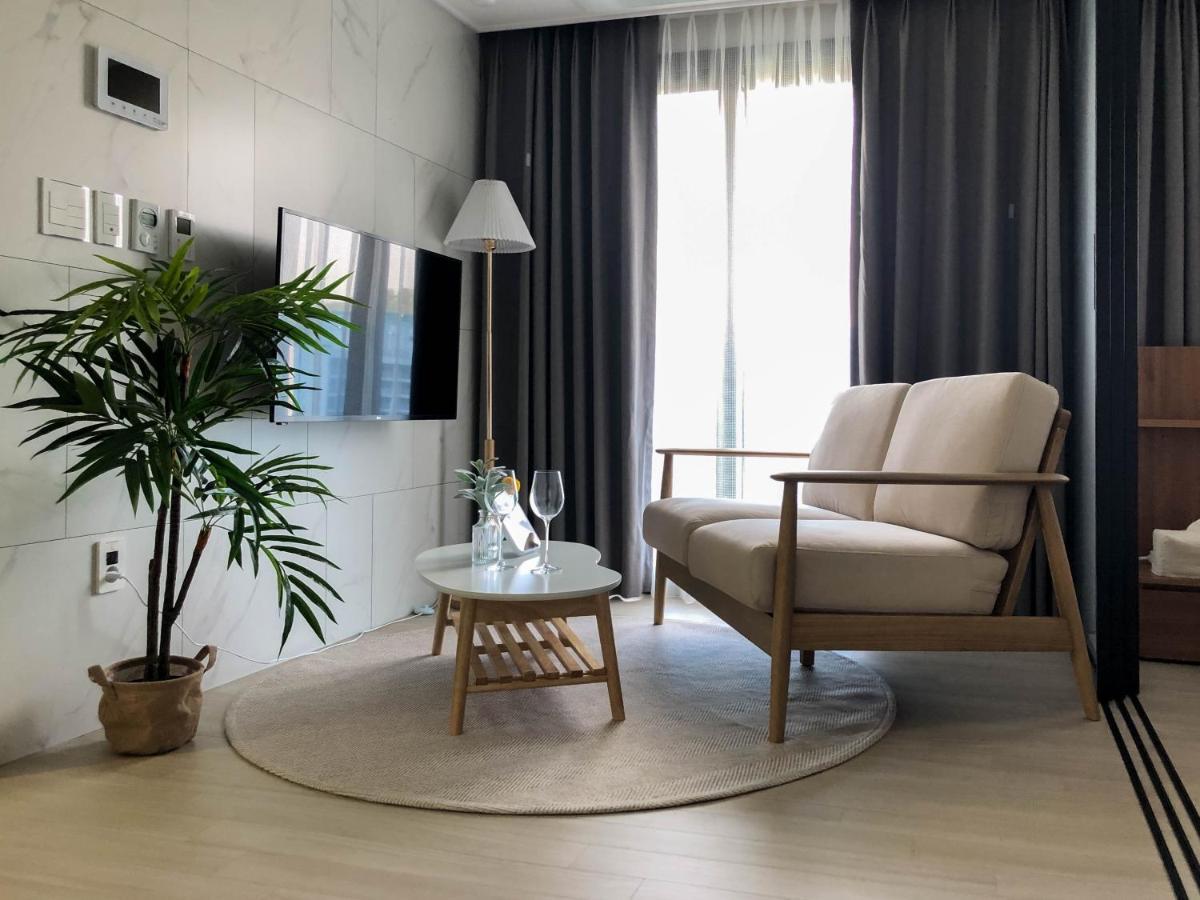 Urbanstay Jeju Airport Екстер'єр фото