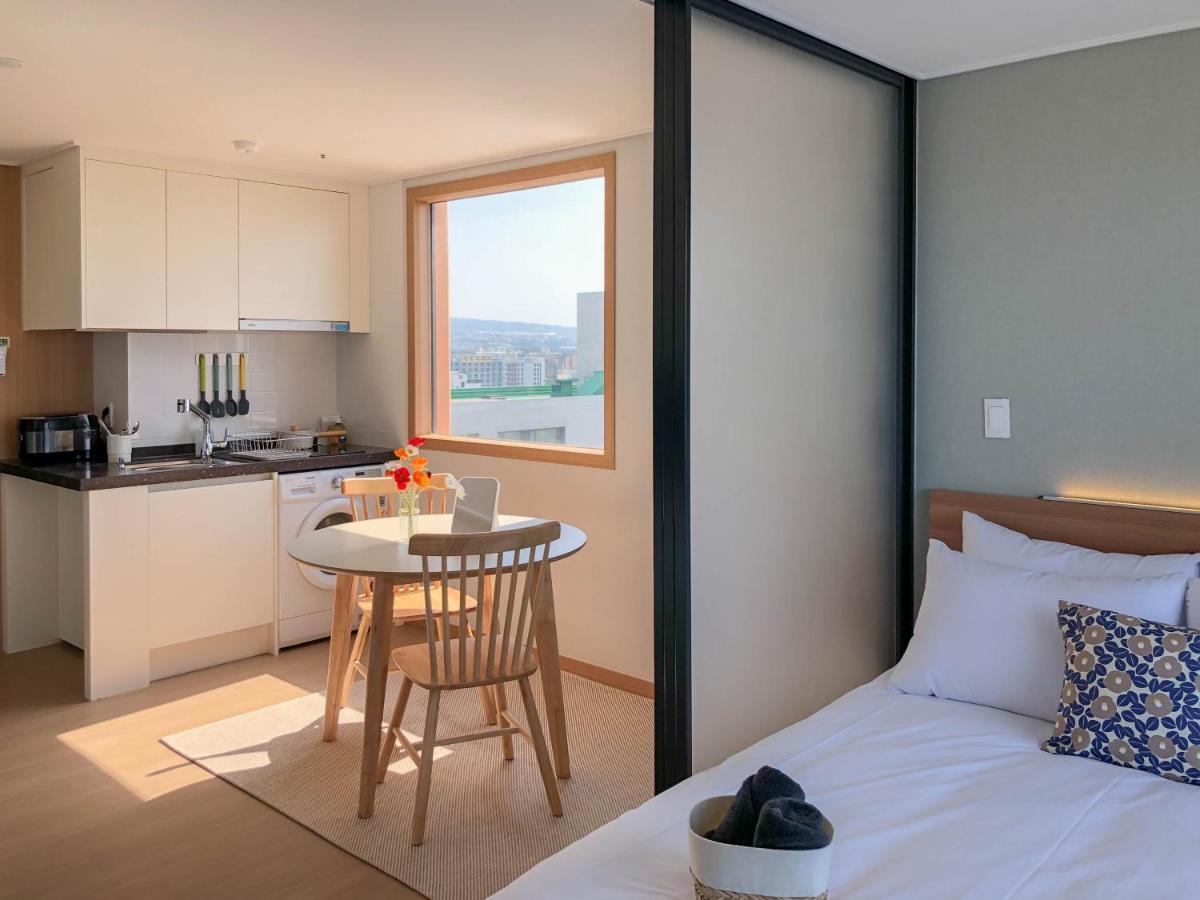 Urbanstay Jeju Airport Екстер'єр фото