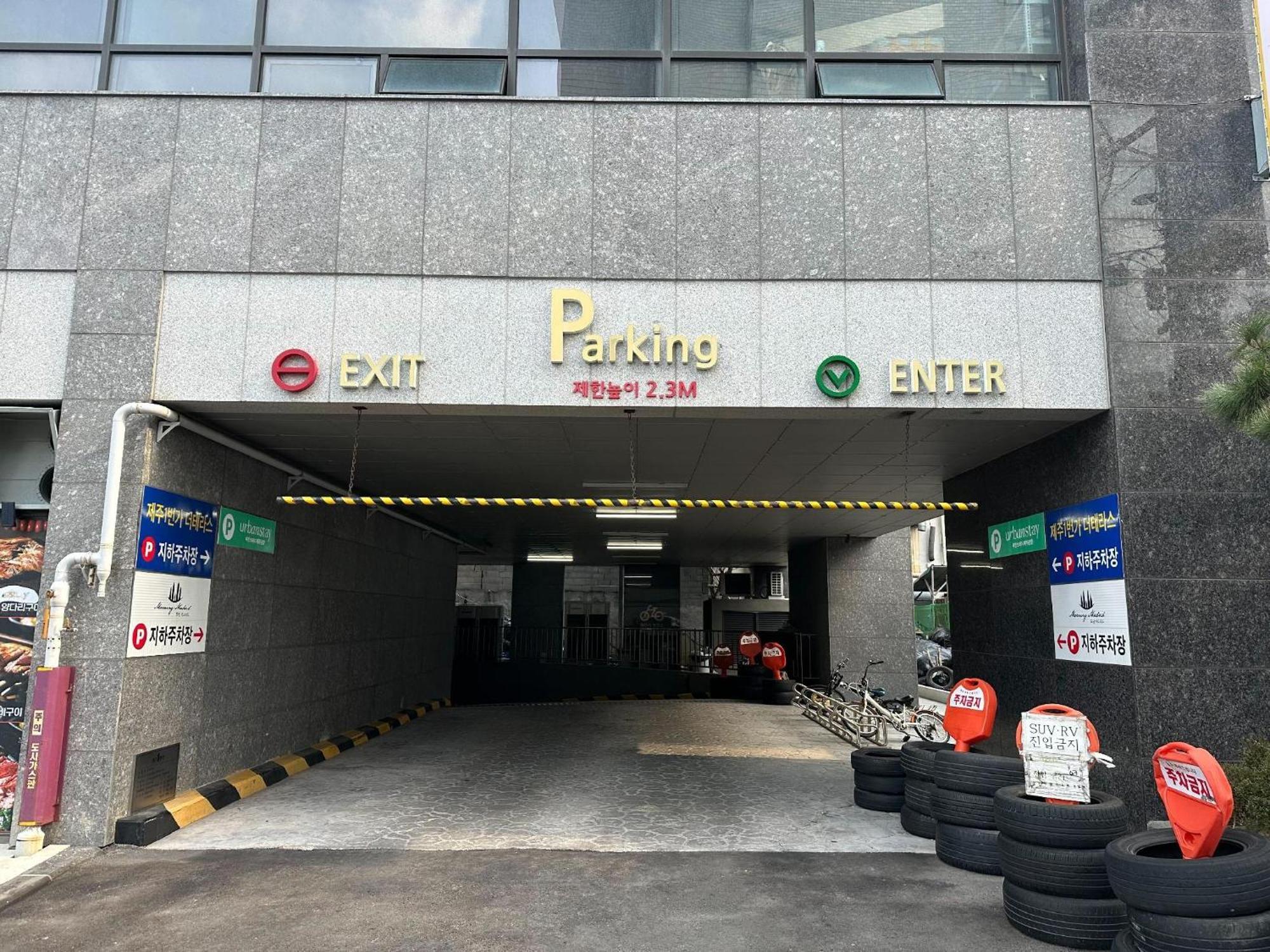 Urbanstay Jeju Airport Екстер'єр фото